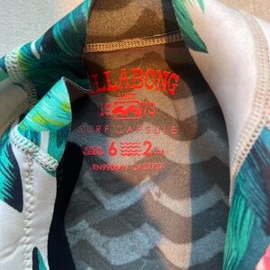Billabong Size 2 Wetsuit Top